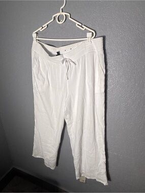 JM Collection White Drawstring Cropped Jogger Pants
